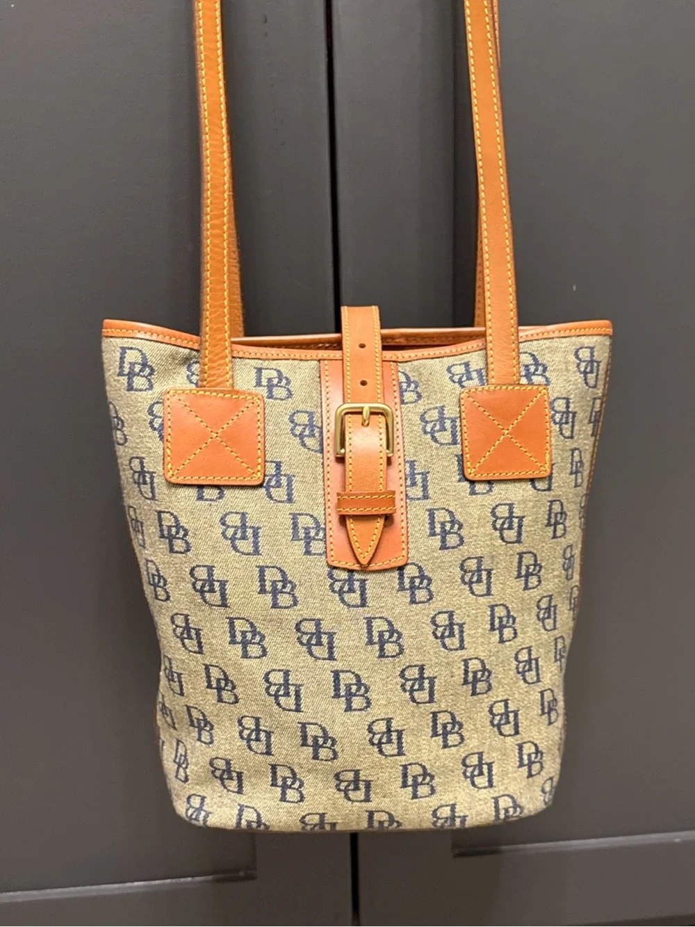 Dooney & Bourke Canvas Bucket Bag Leather Trim *dust bag & key fob included * - Picture 1 of 15